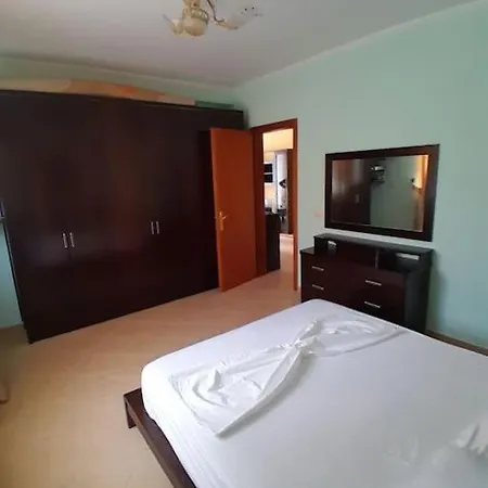 Love Saranda Apartments شقة *